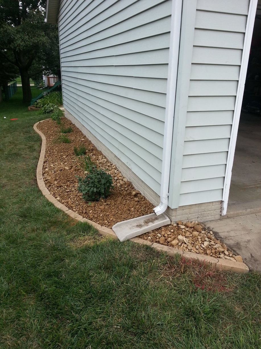 Great landscaping, mowing, and lawn maintenance services at Left Side Lawn Care